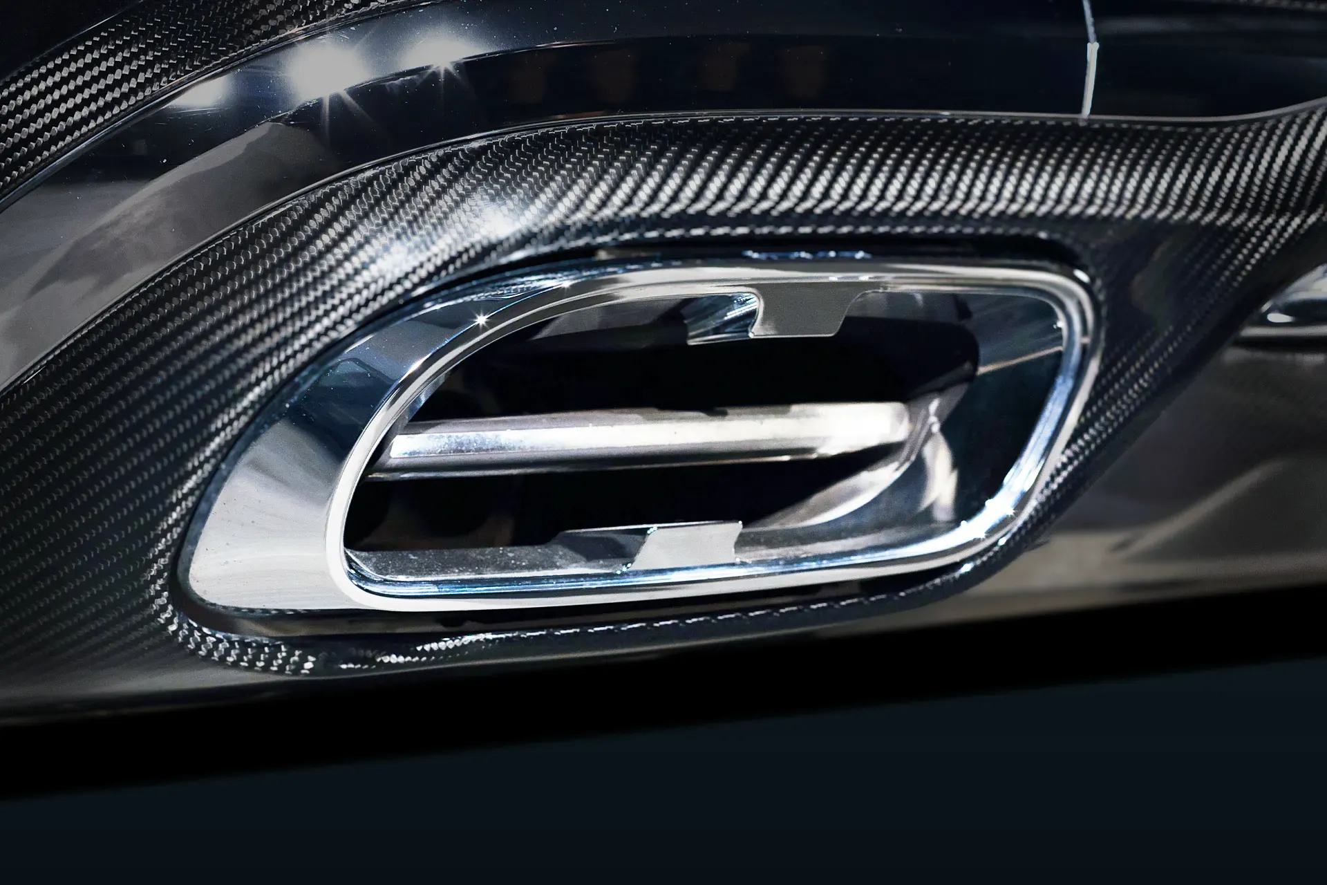 IMSA Endrohr-Detail mit Diffusor-Andeutung am Heck